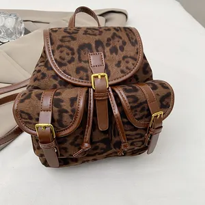 Vintage mini-rugzak met luipaardprint van imitatie-suède met goudkleurige gespen