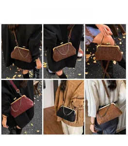 Collage de mannequins portant des sacs léopard en diverses couleurs pour le street style