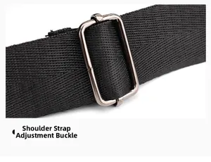 Nahaufnahme des verstellbaren schwarzen Nylon-Schultergurts mit silberner Metallschnalle