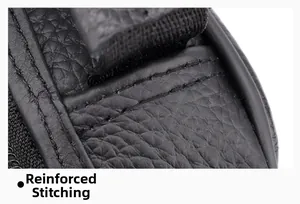 Makro-Detail der verstärkten Nähte an der schwarzen PU-Ledertasche mit Lychee-Muster