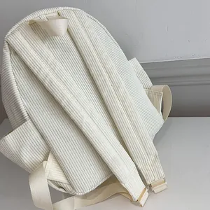 Sac à dos minimaliste en velours côtelé blanc avec larges bretelles et poche latérale