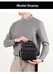 Model trägt eine schwarze Leder-Business-Umhängetasche mit vier Reißverschlussfächern