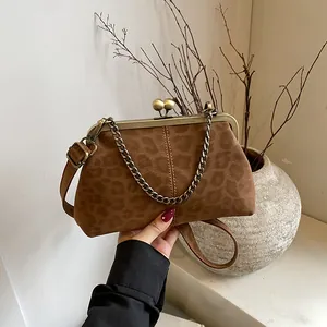 Petit Sac Bandoulière Vintage en Cuir PU Imprimé Léopard Sac Coquille de Soirée Rétro Fermoir Kiss Lock en Métal Femmes