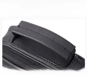 Detail von komfortablem Tragegriff aus Leder mit Kieselprägung und Reißverschluss
