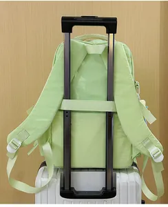 Zaino verde con fascia per trolley e spallacci in rete traspirante