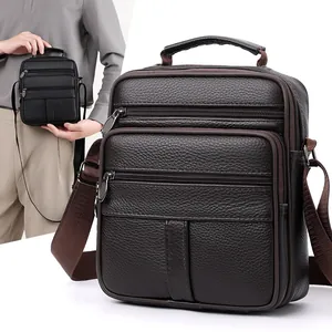 Sac bandoulière business en cuir pour homme avec texture grainée et poches zippées