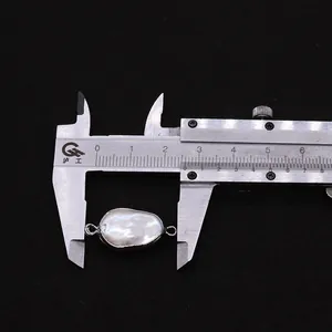 Barocke Süßwasserperle mit Silberrand, gemessen bei 25 mm auf einem Messschieber