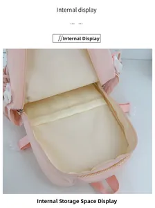 Spazio interno dello zaino rosa che mostra tasche organizzate e scomparti in rete
