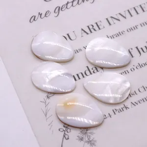 Perles en nacre blanche en forme de goutte polies pour création de bijoux