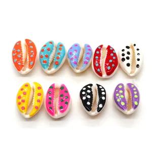 Perline colorate in conchiglia di ciprea con pois per la creazione di gioielli fai da te