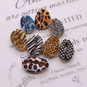 Cuentas con forma de concha y patrones de leopardo y tigre para joyería DIY