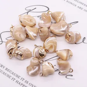 Pendente a Forma di Dente di Conchiglia Naturale Con Bordo in Rame Placcato Oro Ciondolo Irregolare per Creazione di Collane e Gioielli DIY