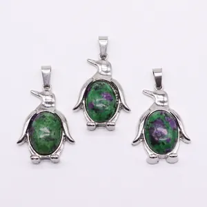 Drie ovale pinguïnhangers met robijn in zoïsiet stenen en zilveren metalen details
