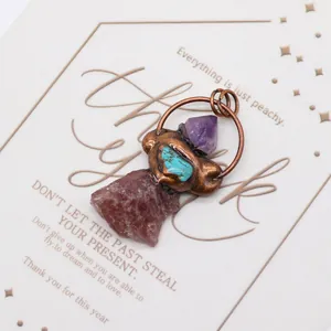 Pendentifs en améthyste naturelle et turquoise avec sertissage en métal bronzé