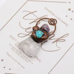 Pendentif en cristal naturel fait main avec pierres brutes et fil de bronze antique