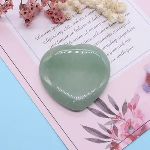 Pierre d'aventurine verte polie en forme de cœur pour la guérison ou décoration