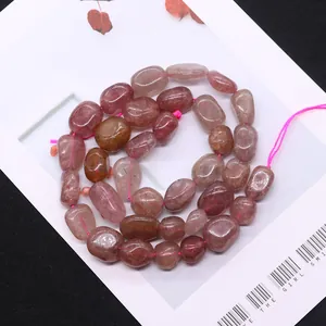 Perles de quartz fraise irrégulières sur fil rose pour création de bijoux DIY