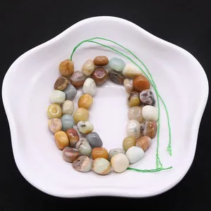 Cuentas de piedra natural amazonita irregular para joyería DIY en plato de cerámica