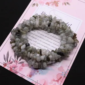 Bracciali in scaglie di labradorite naturale irregolare su biglietto floreale