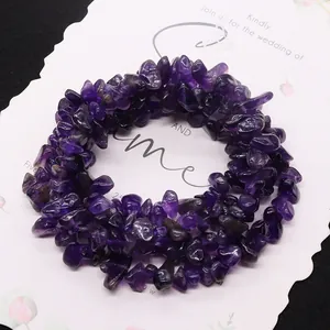 Pulsera de amatista natural con piedras de cristal morado translúcido y forma irregular