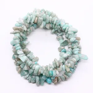 Filo di perle in amazzonite naturale con texture minerali blu e verdi irregolari