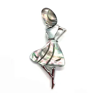 Elegante spilla da ballerina d'argento con intarsio in madreperla naturale cangiante