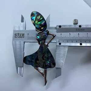 Misura dettagliata della spilla ballerina con intarsio in conchiglia naturale abalone