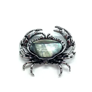 Krebs Brosche mit eingelegter Abalone Muschel in antikem Silber für DIY Schmuck