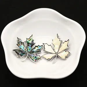 Pendentifs feuille d'érable avec nacre d'abalone irisée et incrustation de nacre blanche