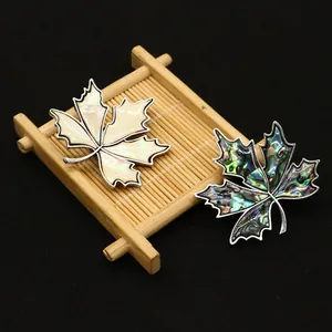 Broches en forme de feuille d'érable en nacre blanche naturelle et nacre d'abalone