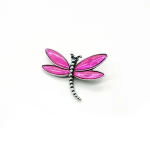 Spilla a libellula d'argento con ali in conchiglia rosa e occhi in cristallo nero