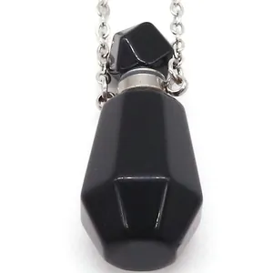 Facettierte schwarze Naturstein-Parfümflasche als Anhänger mit Silberhalskette
