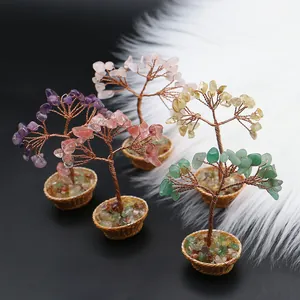 Set de cinco mini árboles de cristal hechos a mano en macetas tejidas para mesa
