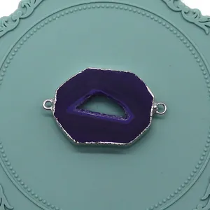 Connettore in agata naturale viola con bordo placcato argento e doppi anelli di aggancio