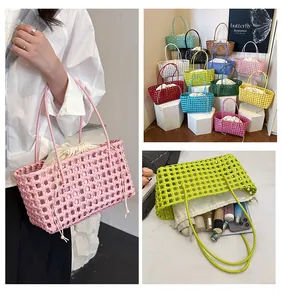 Vues détaillées du sac cabas tissé multicolore avec doublure à cordon et grande capacité