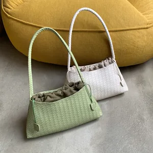 Borse sottobraccio intrecciate francesi in verde chiaro e bianco crema con coulisse