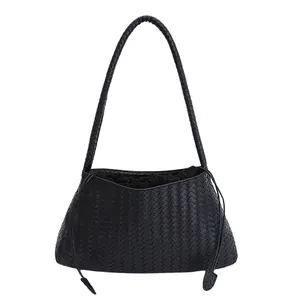 Borsa sottobraccio in pelle intrecciata nera con fodera a coulisse e manico singolo