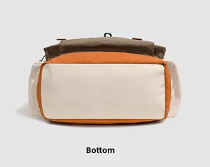 Detaillierte Unteransicht eines Outdoor-Rucksacks mit Farbmuster und Nähten