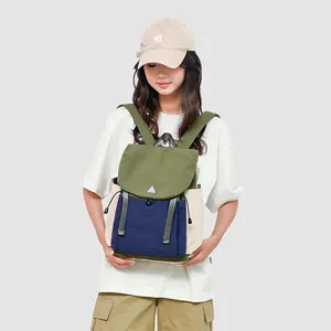 Sac à dos de camping léger aux couleurs contrastées avec design de randonnée étanche