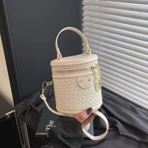 Schicke beige Web-Eimertasche mit Doppelreißverschluss und verstellbarem Schultergurt