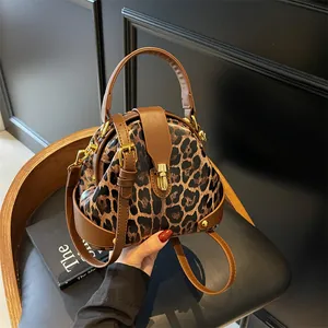 Women Modern Leopard Print PU Leather Handbag Gold Metal Lock Shoulder Bag Small Shell Shaped Crossbody Bag For Daily Use