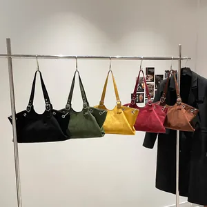 Μεγάλη σουέτ τσάντα tote για γυναίκες σε πέντε χρώματα με ρυθμιζόμενους ιμάντες ώμου