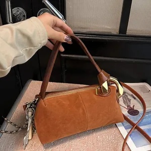 Ρετρό Γυναικεία Τσάντα Μαξιλάρι PU με Υφή Καστόρι Μόδα Ευέλικτη Τσάντα Ώμου Με Αθλητικό Μενταγιόν Τσάντα Boston Χειρός