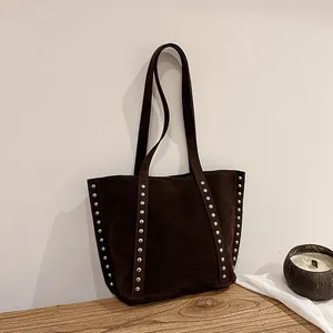Γυναικεία Τσάντα Tote από Σουέτ Μεγάλης Χωρητικότητας Vintage με Πριτσίνια Τσάντα Ώμου Αστικός Μινιμαλισμός Τσάντα Κάδου Καθημερινή