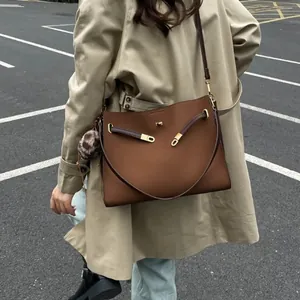 Bolso Tote de Cuero PU Mate Vintage Y Bolsa Para Mujer Bolso De Hombro De Gran Capacidad Con Cierre Estilo Kelly Colgante De Corazón De Leopardo