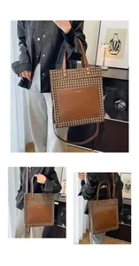 Λεπτομέρεια τσάντας tote με μοτίβο houndstooth, δερμάτινη τσέπη και λουράκι