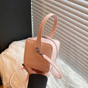 Fashion Women Patent Leather Look PU Box Bag Cube Shape Crossbody Shoulder Handbag Niche High-end Feel Commute Bag For Ladies