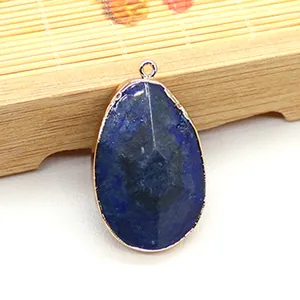 Tropfenförmiger Lapis Lazuli Anhänger mit Goldrand und integrierter Öse für Ketten