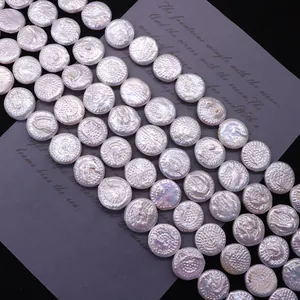 Perles d'eau douce blanches plates pour création de bijoux DIY disposées en rangées
