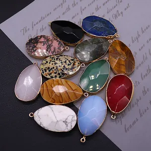 Facettierte Naturstein-Tropfenanhänger mit Goldbeschichtung und Ösen für Schmuck